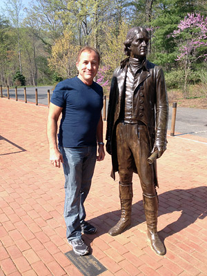 Michael Shermer next to Thomas Jefferson statue